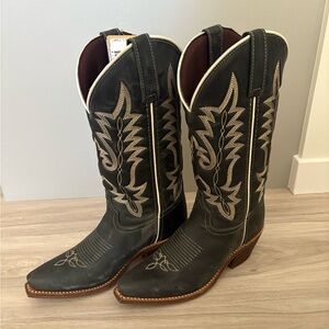 Laredo Carly Snip Toe Cowboy Boots (6M)